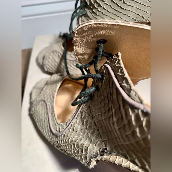 Pour La Victoire gray snakeskin embossed open toe stiletto - Picture 10 of 16